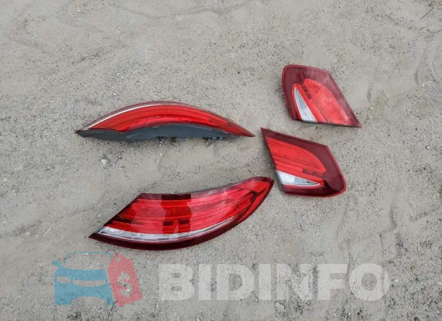 WDDWJ4KB2HF527582 Photo# 12