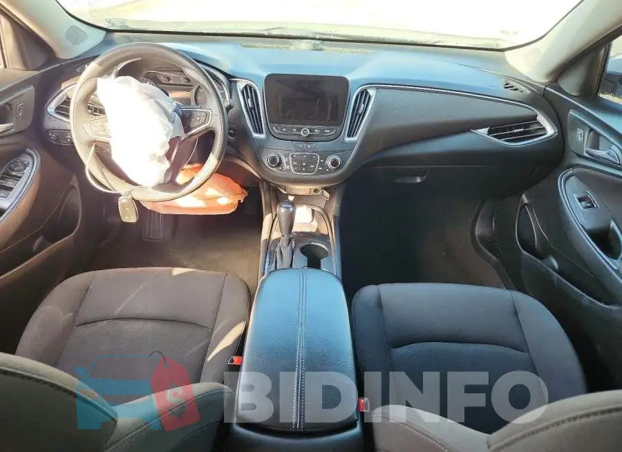 1G1ZD5ST3LF043824 Photo# 8
