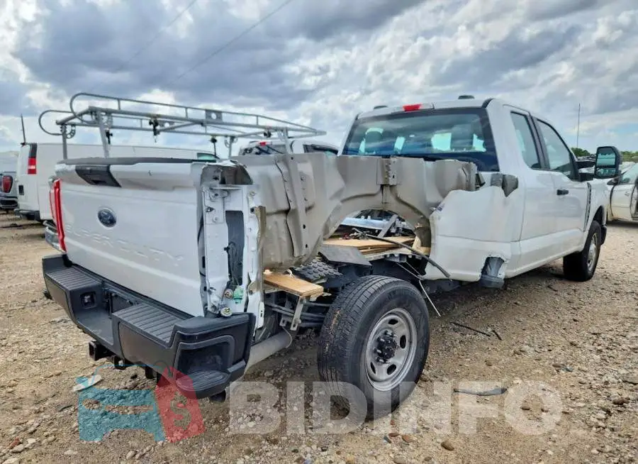 1FT7X2AA2SEC59737 Photo# 3