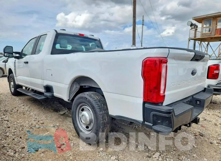 1FT7X2AA2SEC59737 Photo# 2