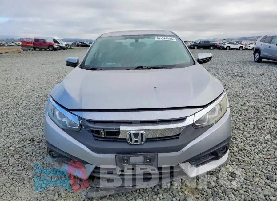 19XFC1F30HE207015 Photo# 5