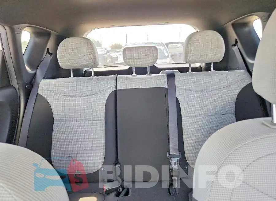 KNDJN2A20J7598472 Photo# 10