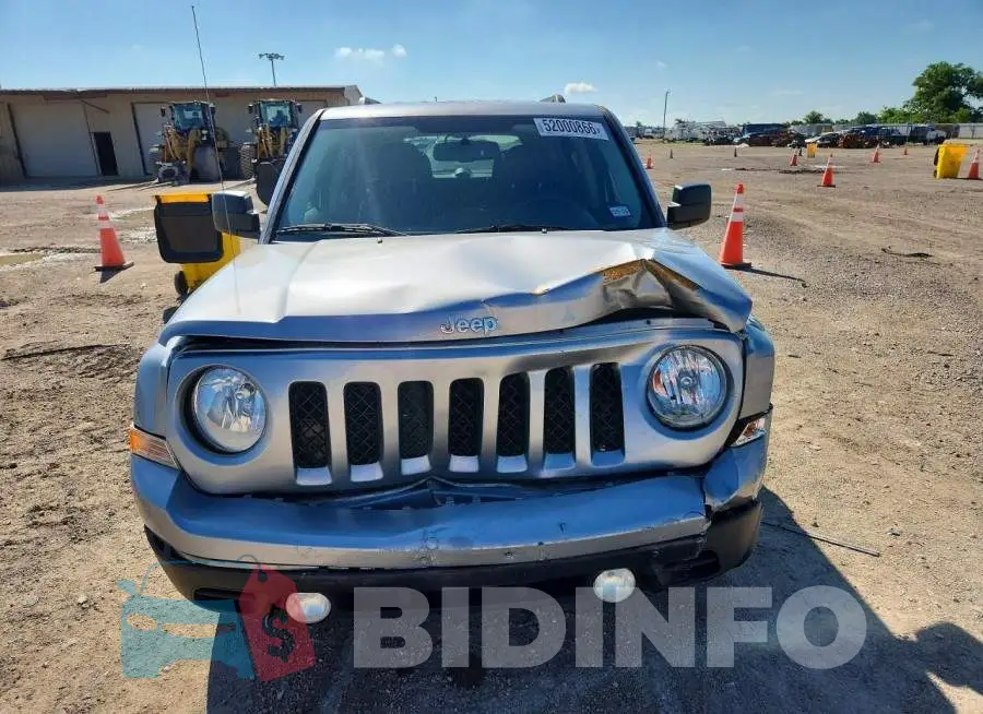 1C4NJPBB2HD120963 Photo# 5