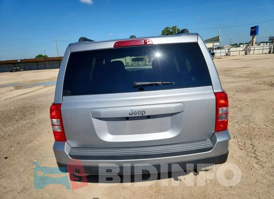 1C4NJPBB2HD120963 Photo# 6