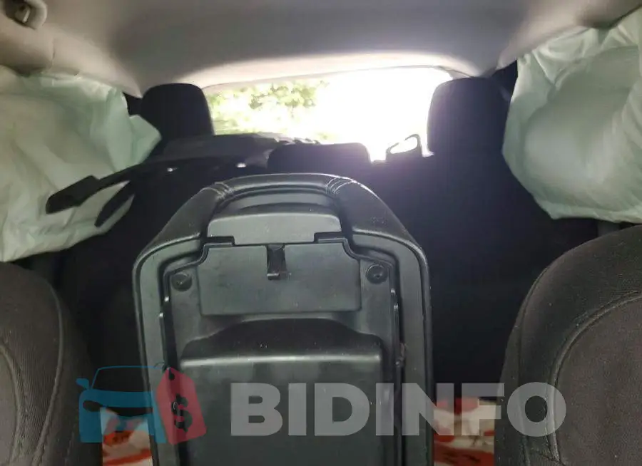 1C4PJLCB5KD370592 Photo# 10