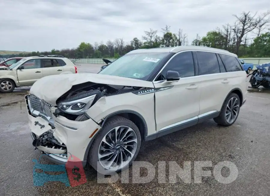 5LM5J7XC0LGL02971 Photo# 1