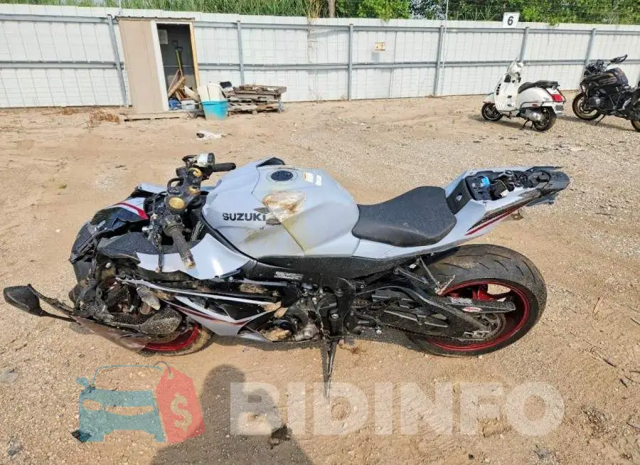JS1DM11B2R7100255 Photo# 3