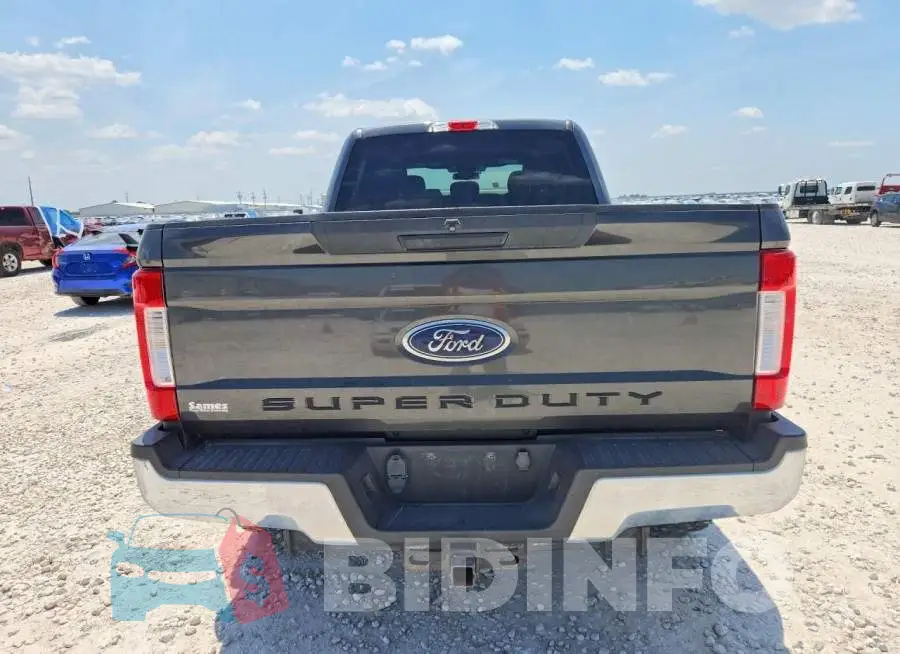 1FT7W2BT2JEB91067 Photo# 6