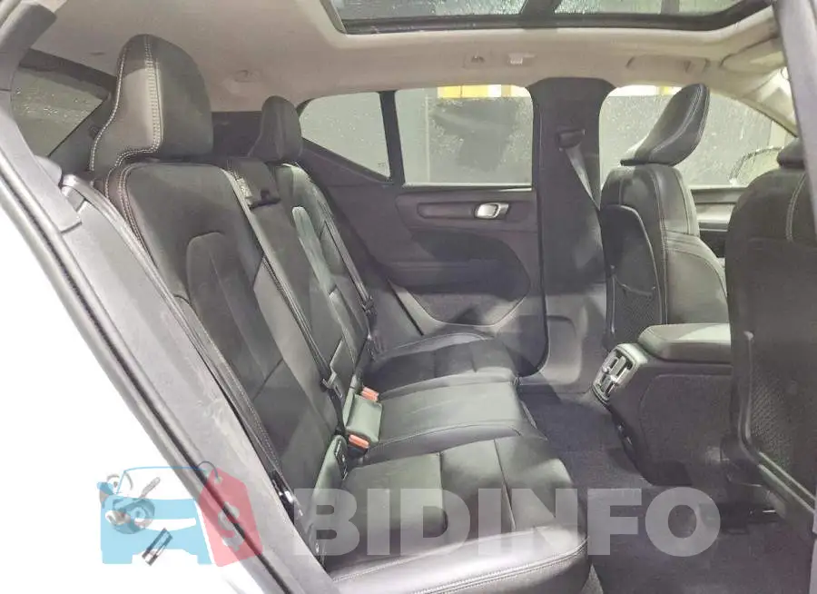YV4L12UCXT2788107 Photo# 11