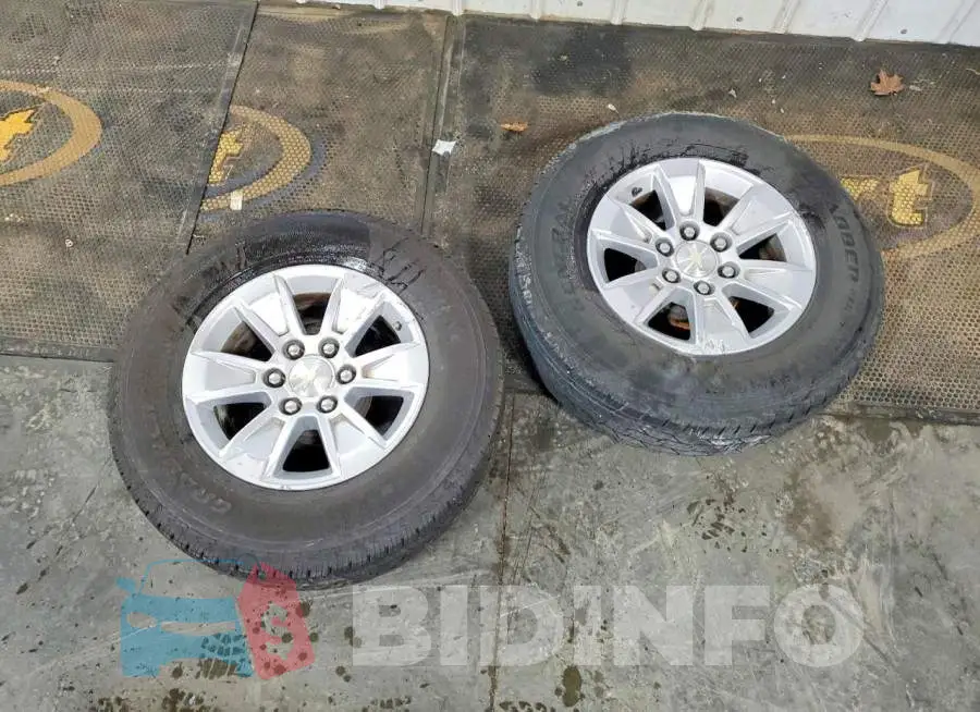 3GCNWAEH3KG295439 Photo# 12