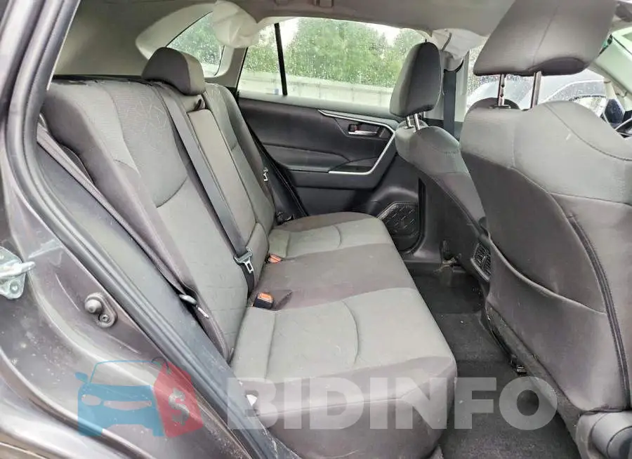 2T3P1RFV8RC418464 Photo# 11