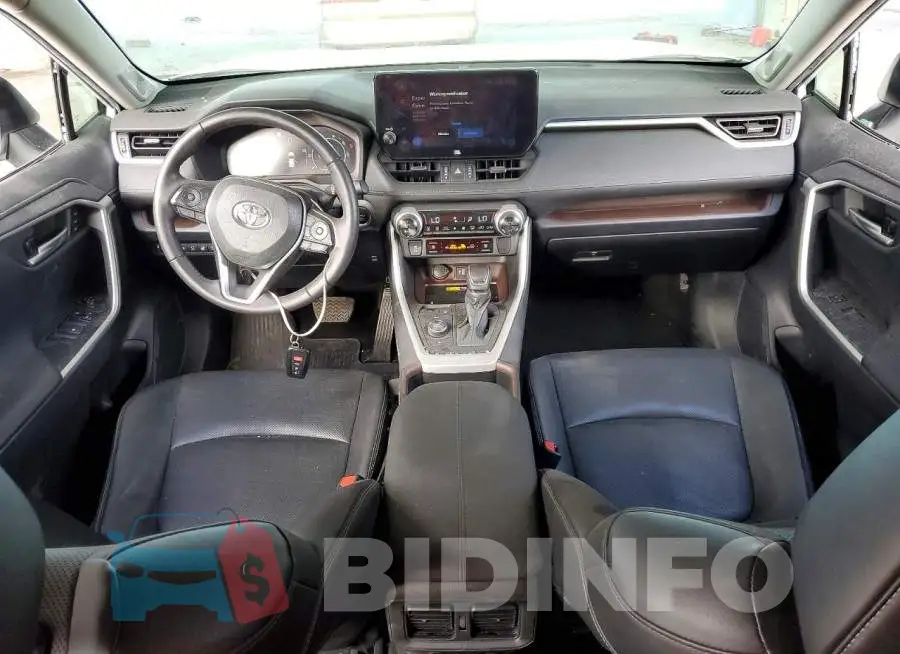 4T3D6RFV4RU141718 Photo# 8