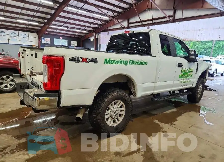 1FT7X2B63JEB14778 Photo# 3