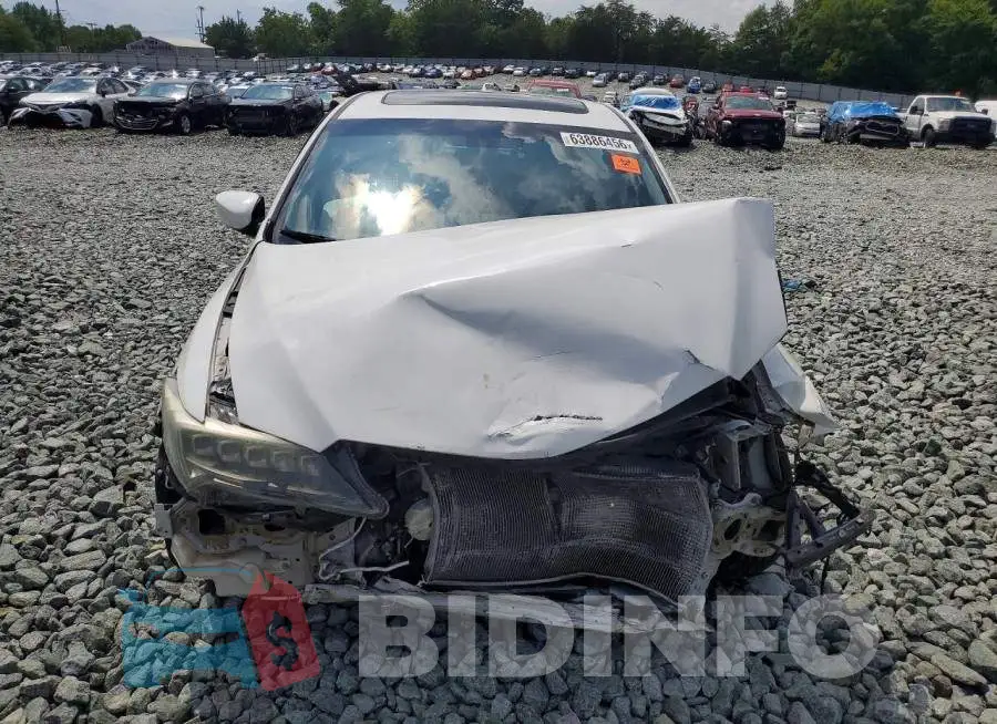 19UDE2F3XHA008470 Photo# 5