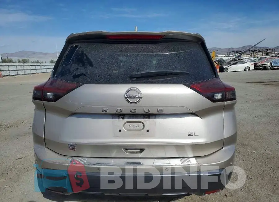 JN8BT3CA2RW360603 Photo# 6