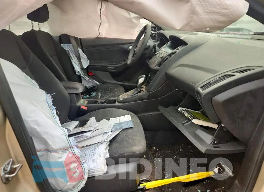 1FADP3F26JL301837 Photo# 7