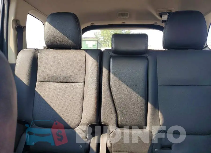 JA4AD3A36JZ011787 Photo# 10
