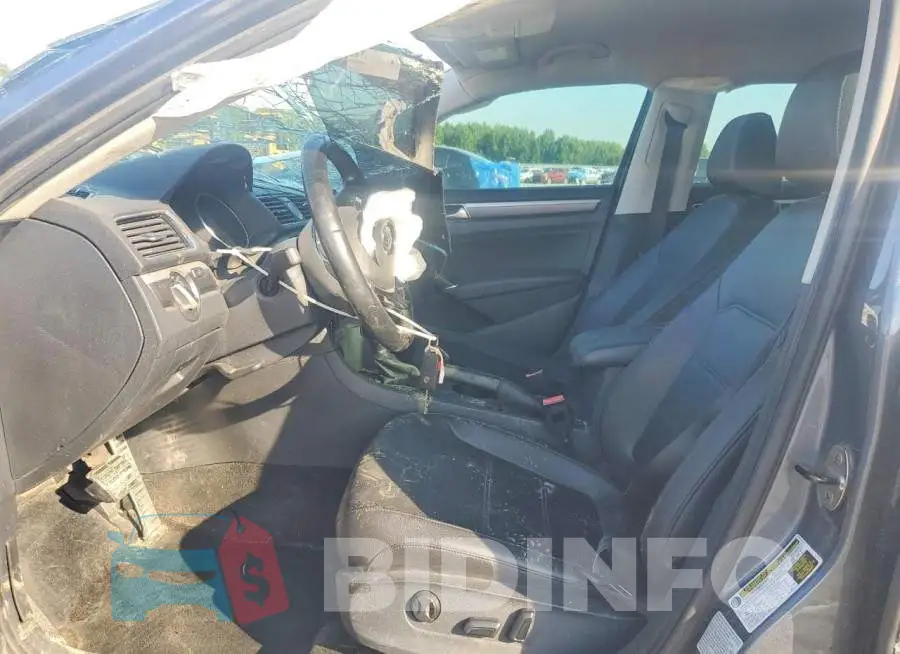1VWDT7A3XHC032777 Photo# 7