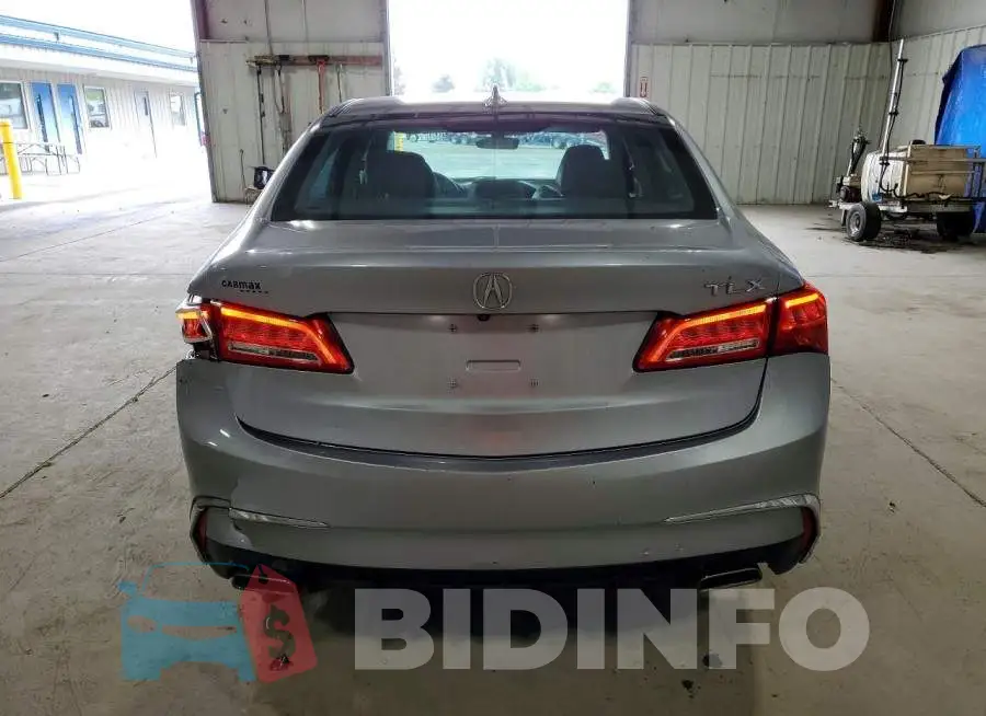 19UUB2F53JA006897 Photo# 6
