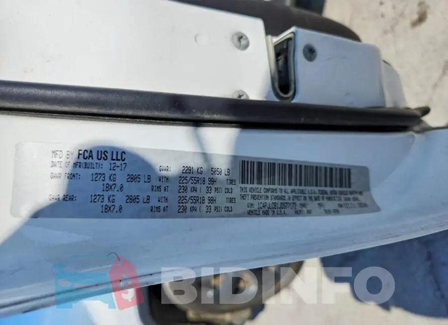 1C4PJLCB1JD577172 Photo# 13