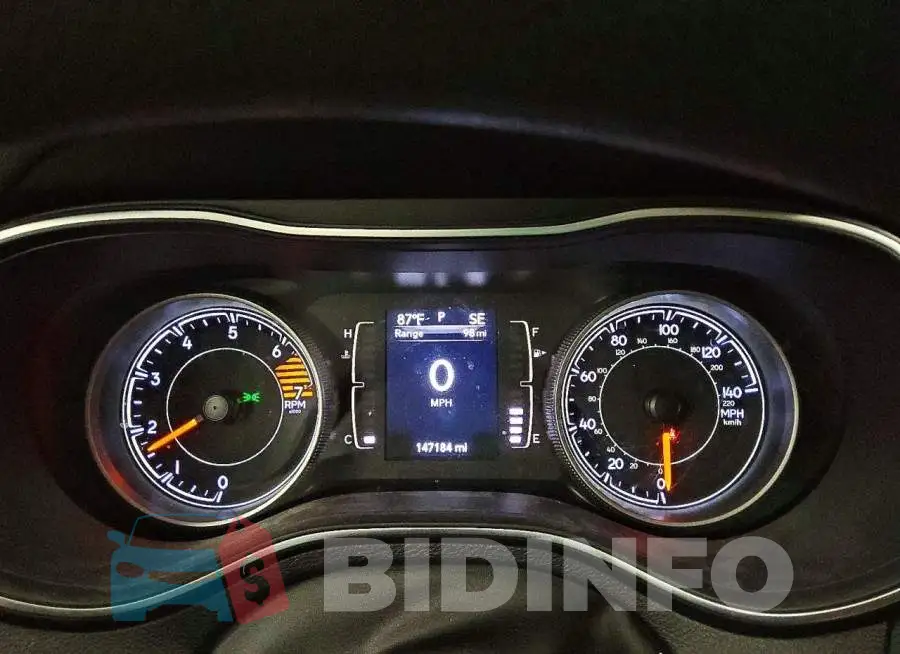 1C4PJLCB8KD160116 Photo# 9