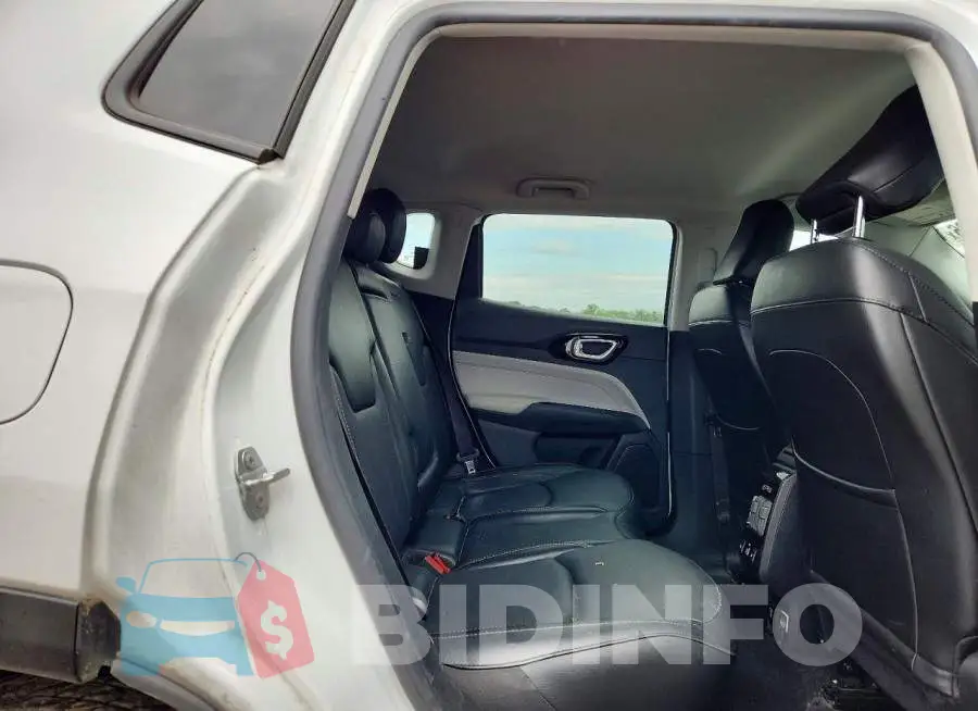 3C4NJDCB8NT110554 Photo# 11
