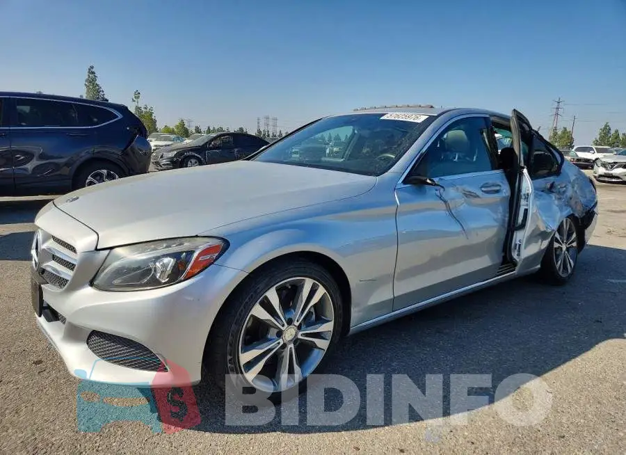 55SWF4JB8JU275682 Photo# 1