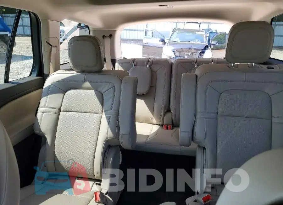 5LM5J7WC6RGL06405 Photo# 10