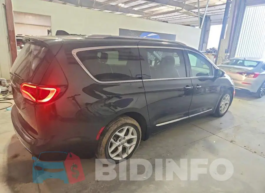 2C4RC1EG5JR102718 Photo# 3