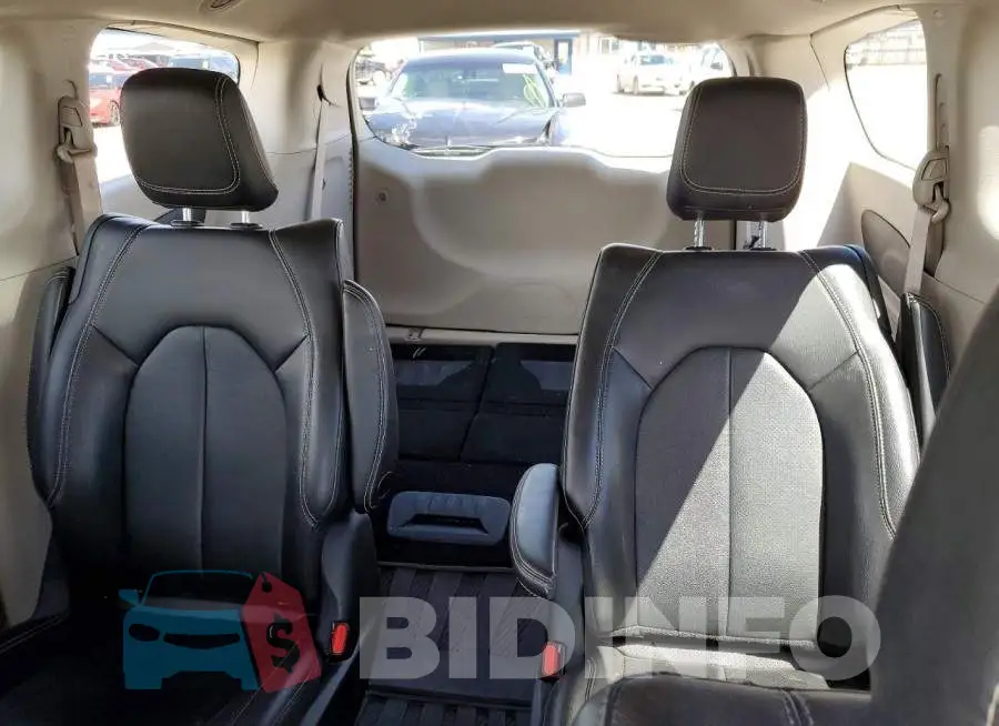 2C4RC1L74NR156181 Photo# 10