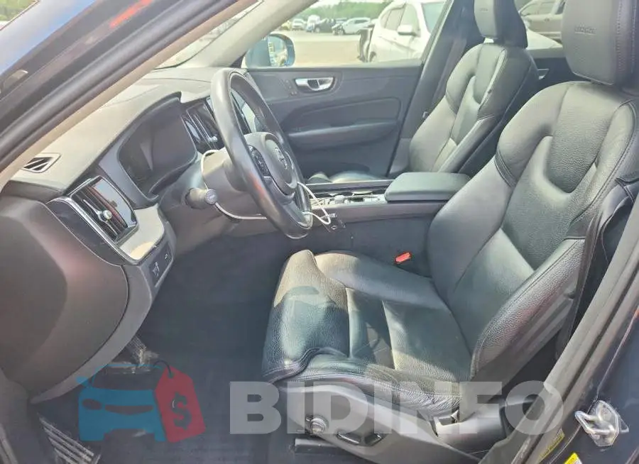 LYV102RL2KB250939 Photo# 7