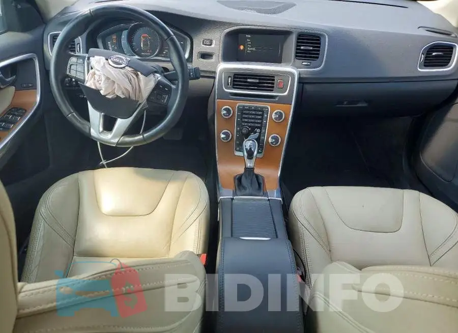 LYV402TM2HB126080 Photo# 8