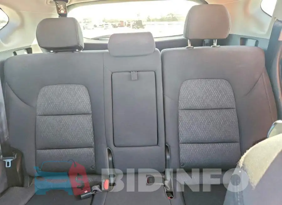 KM8J33A28HU563097 Photo# 10