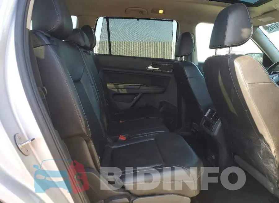 1V2ER2CAXJC521866 Photo# 11
