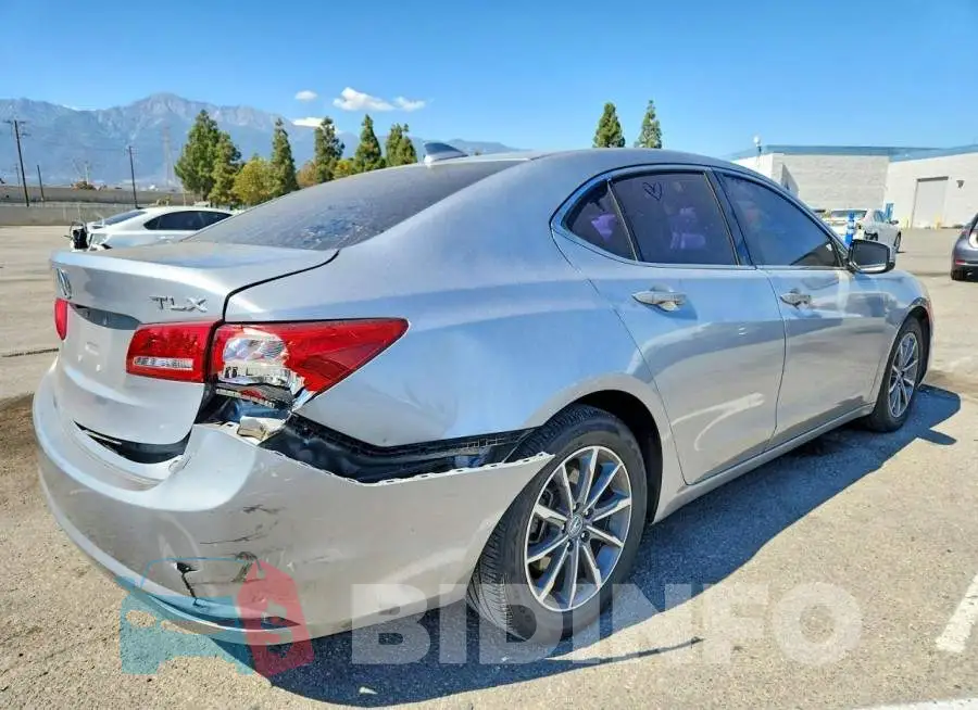 19UUB1F33JA009694 Photo# 3
