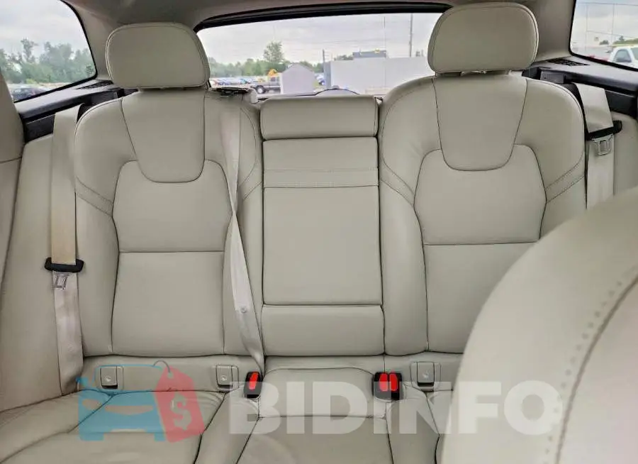 YV4102RK4M1850716 Photo# 10