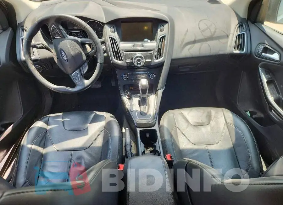 1FADP3J27JL233071 Photo# 8