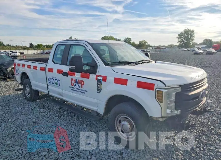 1FT7X2A67KEF83732 Photo# 4