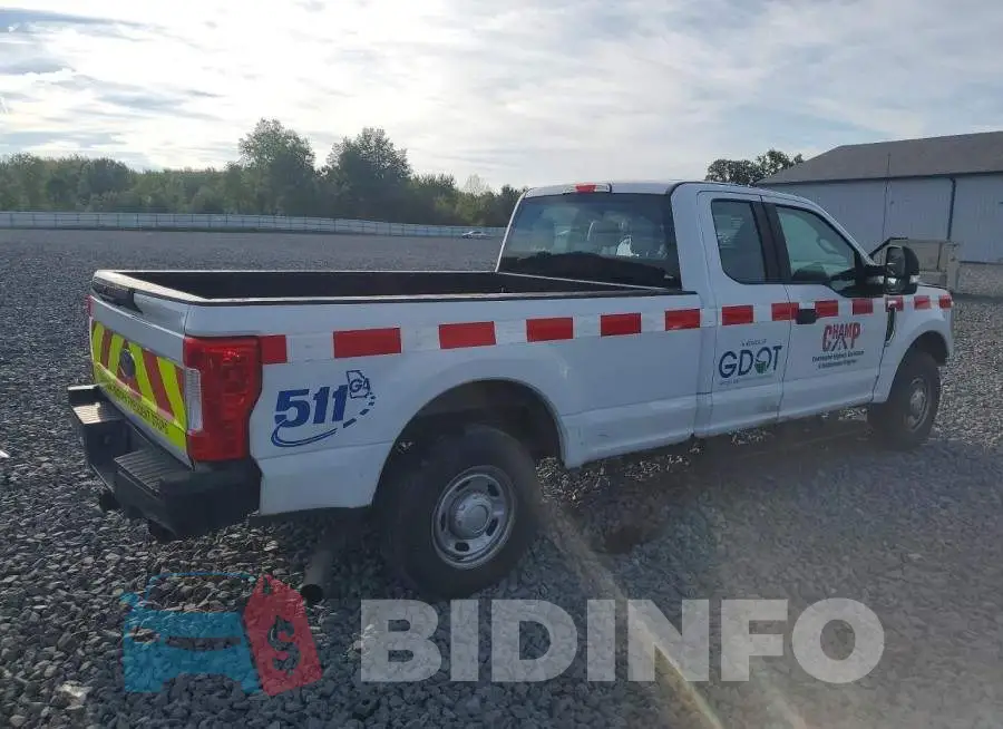1FT7X2A67KEF83732 Photo# 3