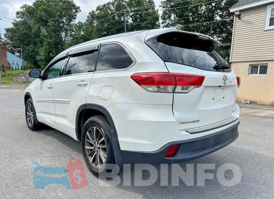5TDJZRFH2JS816010 Photo# 2