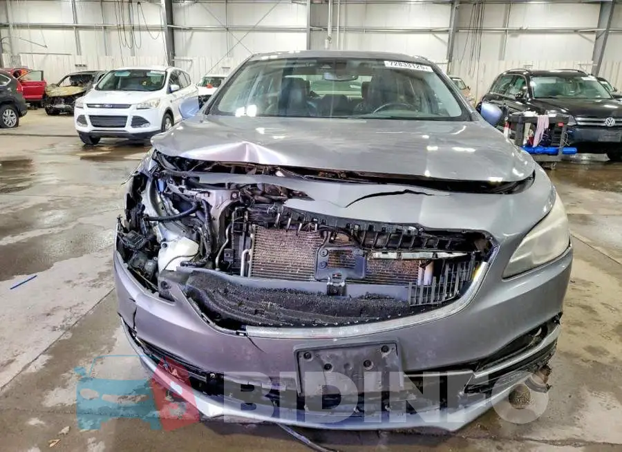 1G4ZR5SS6JU131318 Photo# 5
