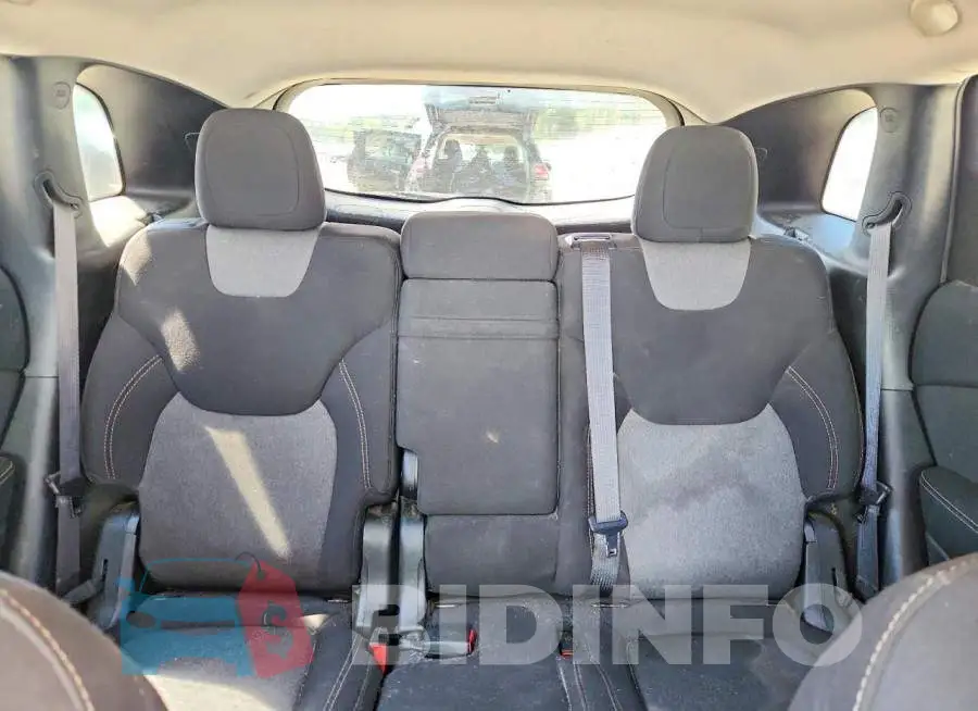 1C4PJLCB1JD573932 Photo# 10