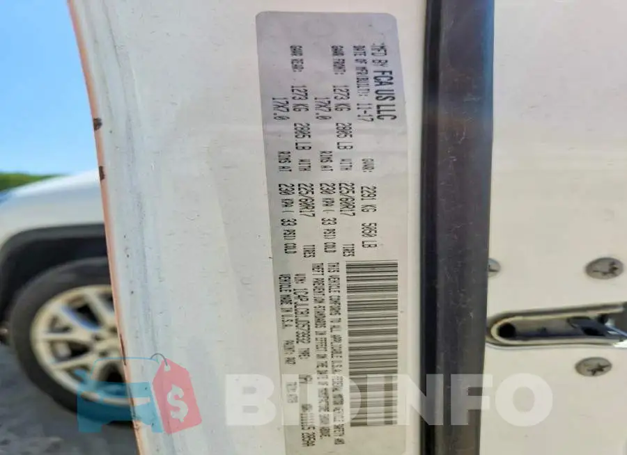 1C4PJLCB1JD573932 Photo# 13