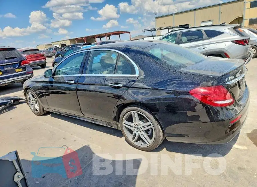 WDDZF4JB4HA240564 Photo# 2