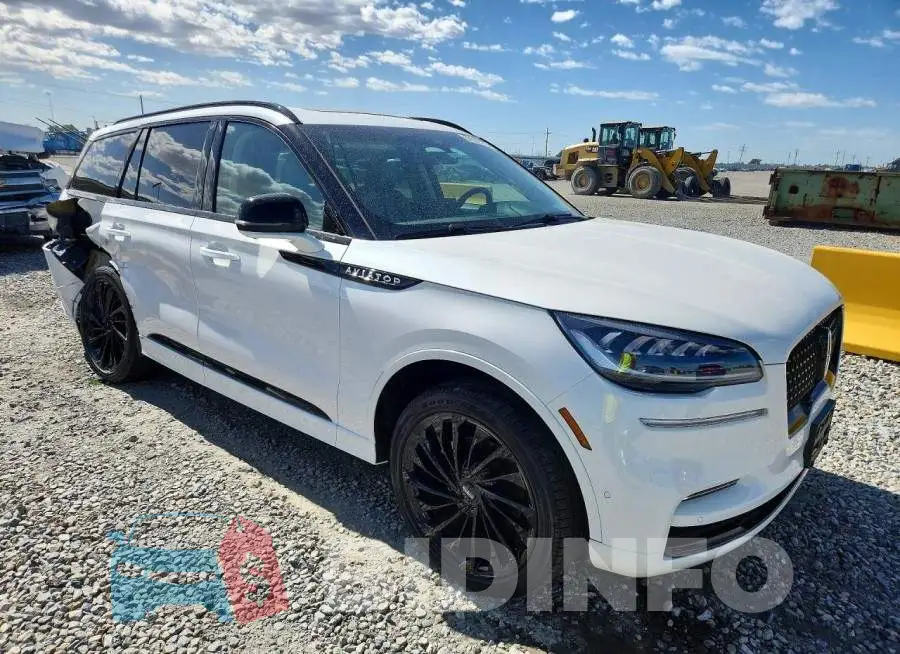 5LM5J7XC3RGL04724 Photo# 4