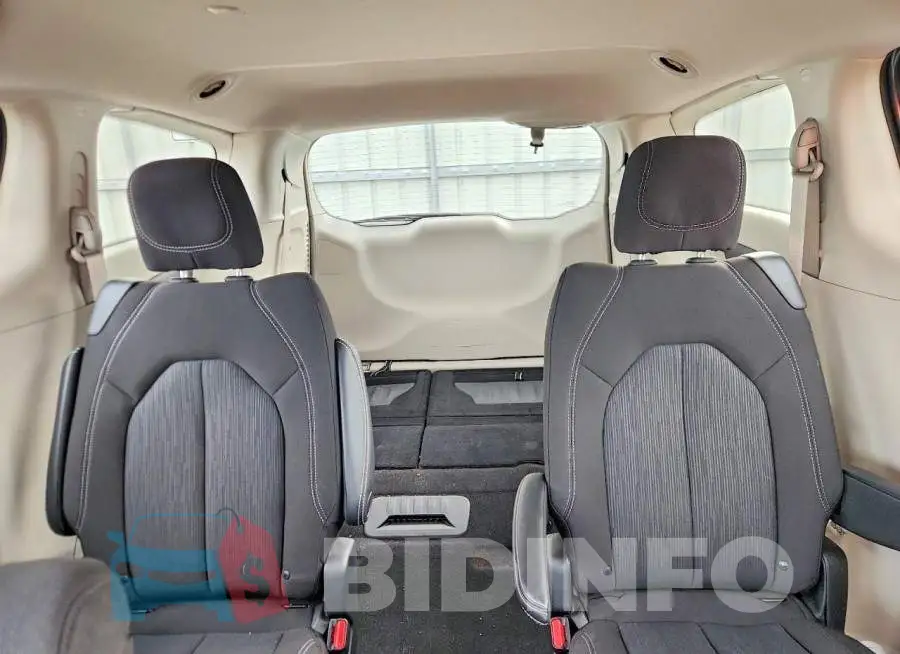 2C4RC1CG4NR158142 Photo# 10