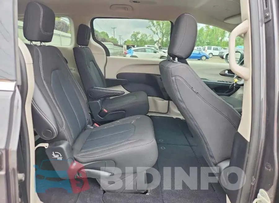 2C4RC1CG4NR158142 Photo# 11