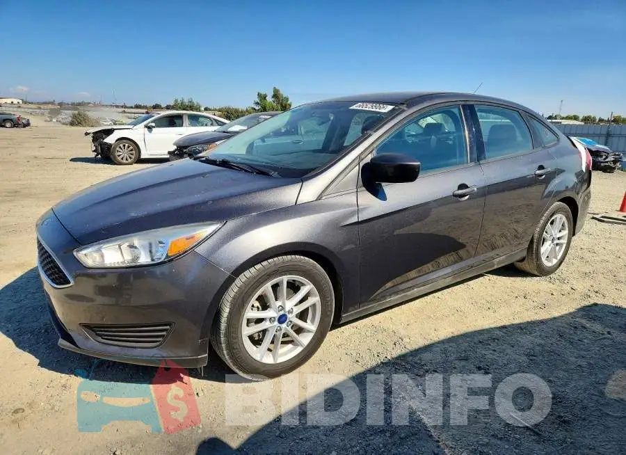 1FADP3F2XJL261097 Photo# 1
