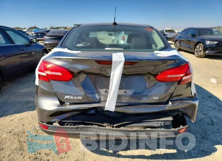 1FADP3F2XJL261097 Photo# 6