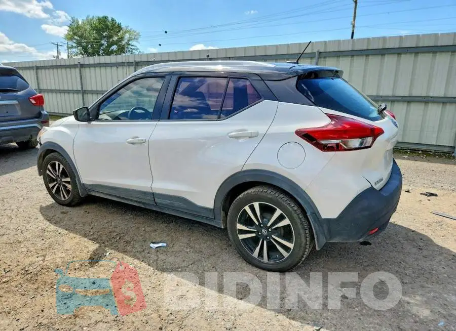 3N1CP5CU3JL527171 Photo# 2